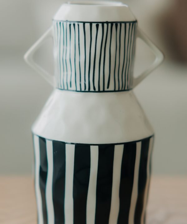 minimalist vase decor